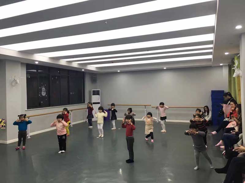 舞蹈房装修时，舞蹈地胶该如何选择？
